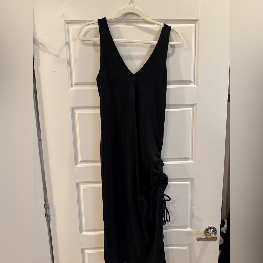 Mid length dress with ruched side
